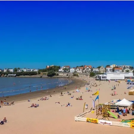 Lägenhet Pontaillac 200 M De La *